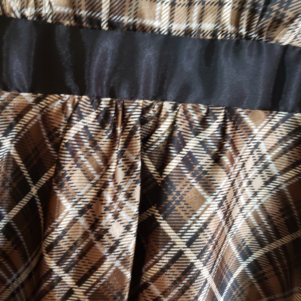 Plaid Short Sleeve Dress with Black Accents - Picture 6 of 6